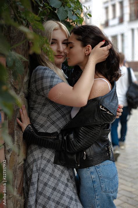 lesbian porn kissing|lesbians